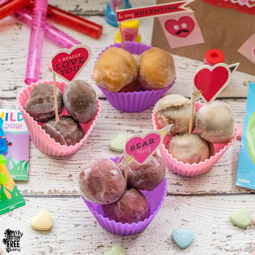 perfectlyfree bites in festive Valentine's Day cups with decorations