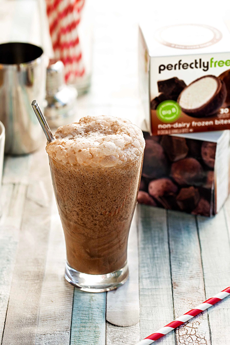 Allergy-friendly Chocolate Egg Cream soda with perfectlyfree cocoa & vanilla bites behind it